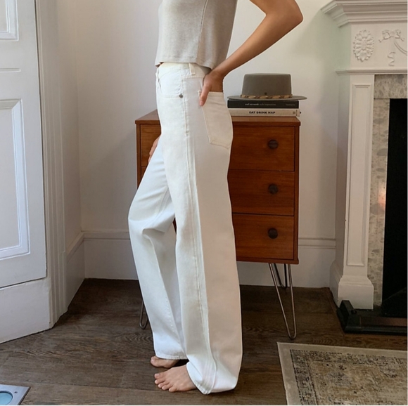SOLD โ ๏ธ CITIZEN OF HUMANITY white jeans (aritzia) - Picture 2 of 7